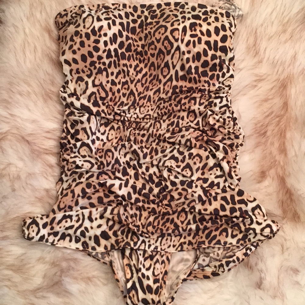 Victoria’s Secret One Piece Strapless Swimsuit